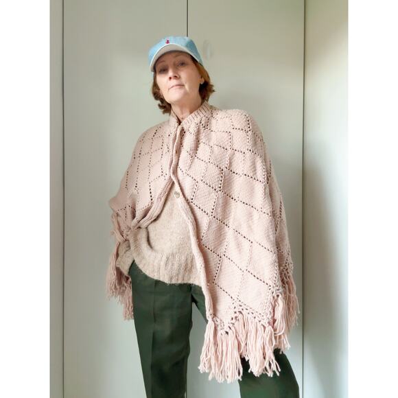 Vintage Hand Knit Poncho in Blush Pink S-L Fit Boho hippie Artisan Fringe Shawl - Picture 6 of 10
